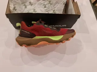 ZAPATILLAS MUJER NIÑA UNDER ARMOUR TALLA 38.