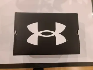 ZAPATILLAS MUJER NIÑA UNDER ARMOUR TALLA 38.