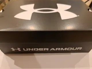 ZAPATILLAS MUJER NIÑA UNDER ARMOUR TALLA 38.