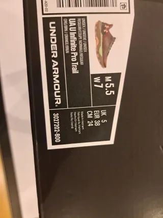 ZAPATILLAS MUJER NIÑA UNDER ARMOUR TALLA 38.