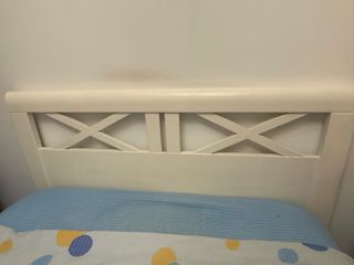 Colchón con canapé, cabecero y mesita