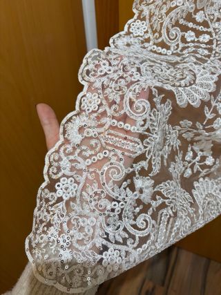 Manteleta Plata Bordada Sin Estrenar