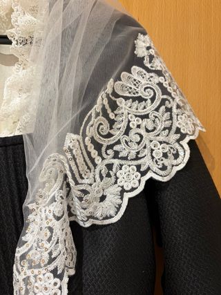 Manteleta Plata Bordada Sin Estrenar