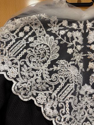 Manteleta Plata Bordada Sin Estrenar