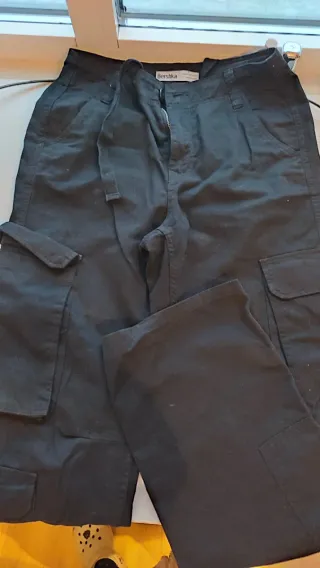 Lote de ropa, tops, pantalones. Buen estado