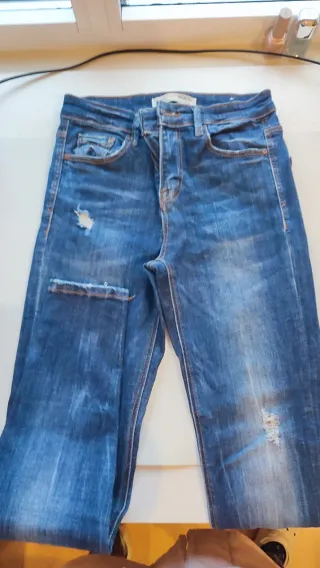 Lote de ropa, tops, pantalones. Buen estado