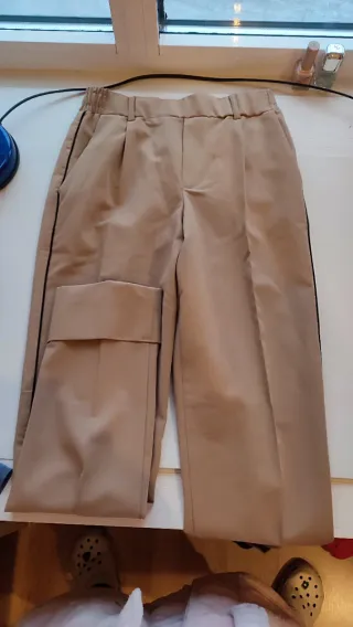 Lote de ropa, tops, pantalones. Buen estado