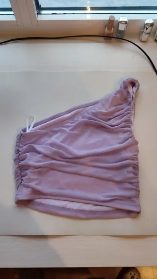 Lote de ropa, tops, pantalones. Buen estado