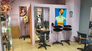 Traspaso peluquería Unisex equipada Sevilla Este