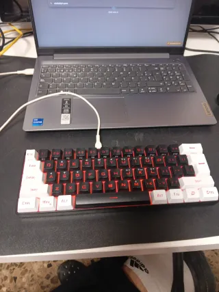 Teclado Mecánico RGB
