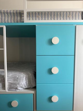 Litera con almacenaje azul y blanco