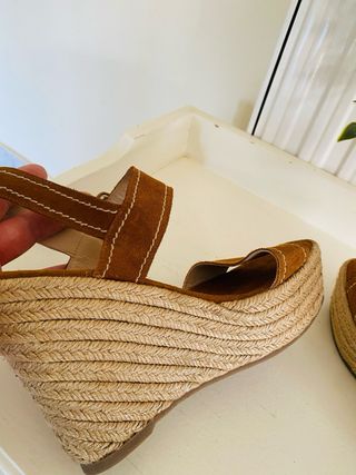 Sandalias de Cuña Gloria Ortiz en Ante