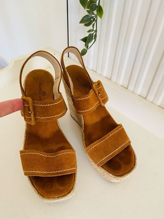 Sandalias de Cuña Gloria Ortiz en Ante