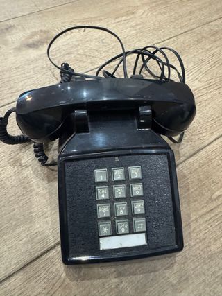 Telefono antiguo americano de la marca ITT.