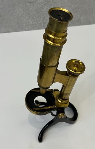 Microscopio antiguo latón principios S. XX
