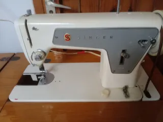 MAQUINA DE COSER SINGER