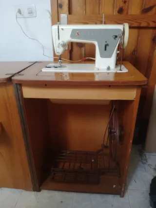 MAQUINA DE COSER SINGER