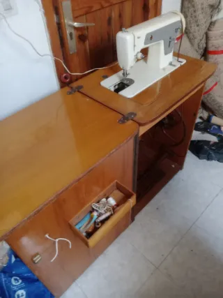 MAQUINA DE COSER SINGER