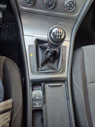 Volkswagen Golf 1.6 TDi ADVANCE 110CV BMT