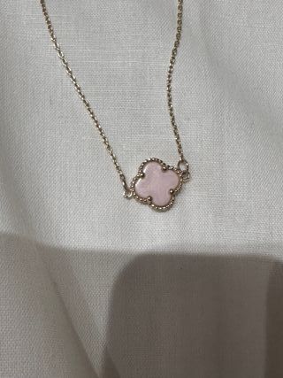 Set di gioielli in oro 14k con trifogli rosa