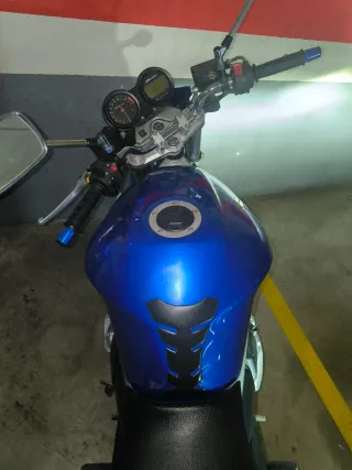 Suzuki Bandit 650 azul 2008