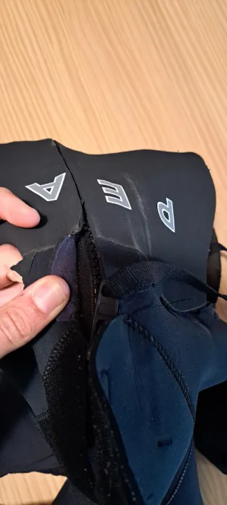 Neopreno de surf Peak 4/3 roto