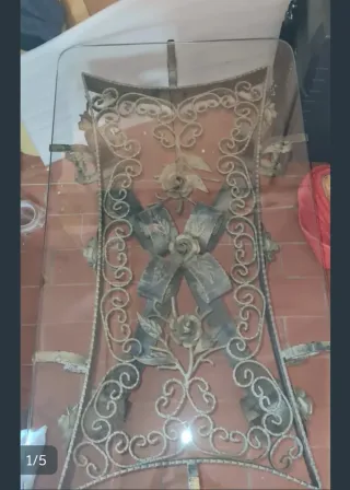 Mesa de forja antigua