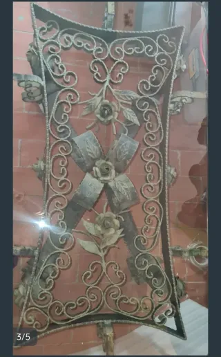 Mesa de forja antigua