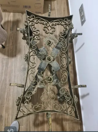 Mesa de forja antigua