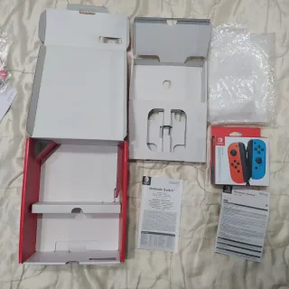 Caja vacía Nintendo Switch Joy-Con y consola