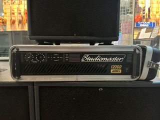 Altavoces, panel de sonido.