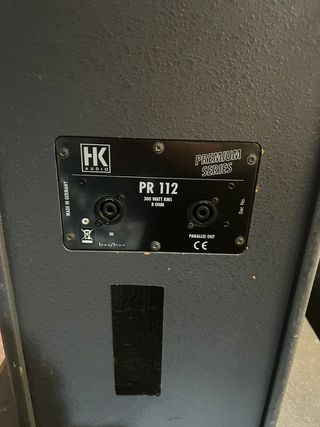 Altavoces, panel de sonido.