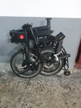 Bicicleta eléctrica plegable.