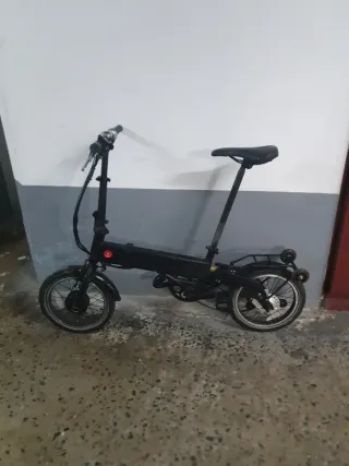 Bicicleta eléctrica plegable.