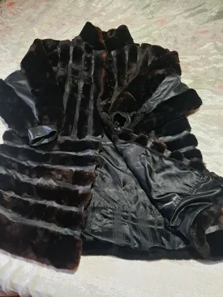 CHAQUETÓN DE MOUTON AUTÉNTICO Y PIEL GENUINA