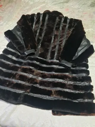 CHAQUETÓN DE MOUTON AUTÉNTICO Y PIEL GENUINA