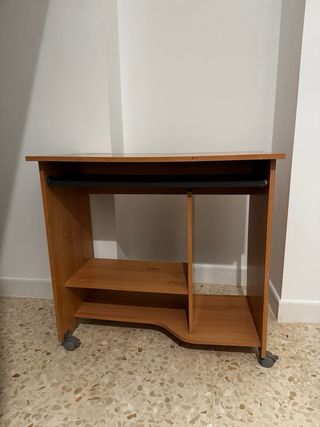 Escritorio con bandeja