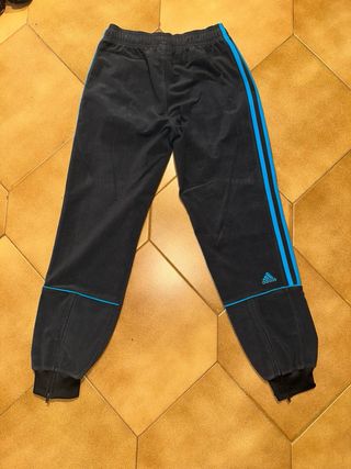 Pantalón Adidas Challenger negro con rayas azules