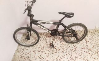 Bicicleta BMX negra
