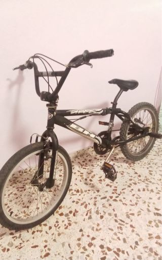 Bicicleta BMX negra