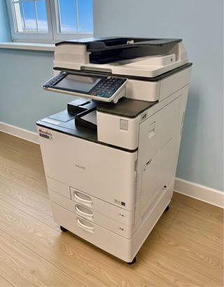 RICOH MPC2003: Impresora laser Multifuncion