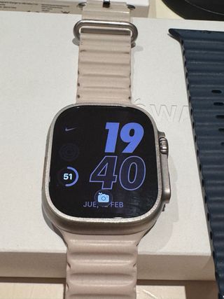 Apple Watch Ultra 2, cable y base de carga extra