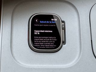 Apple Watch Ultra 2, cable y base de carga extra