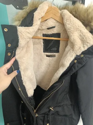 Chaquetón negro pull and bear