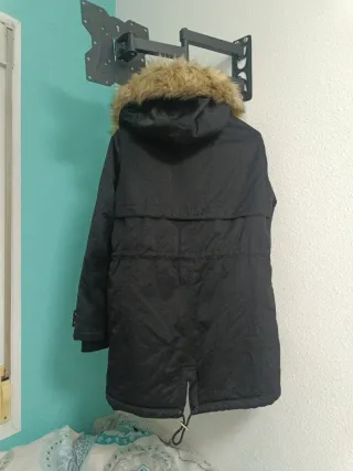 Chaquetón negro pull and bear