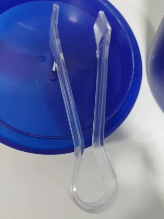 Cubitera azul de la marca Tatay con pinza