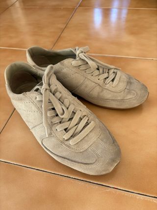 Zapatillas de mujer Massimo Dutti.