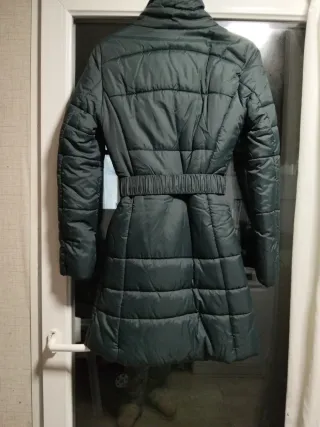 Chaquetón verde acolchado cinturón cremalleras