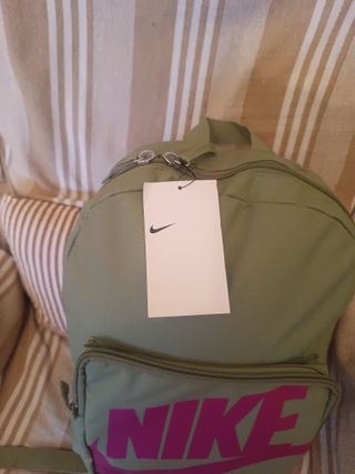 Mochila Nike Classic Capacidad 16L Color verde