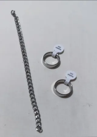 Lote de pulsera y dos anillos de hombre de acero